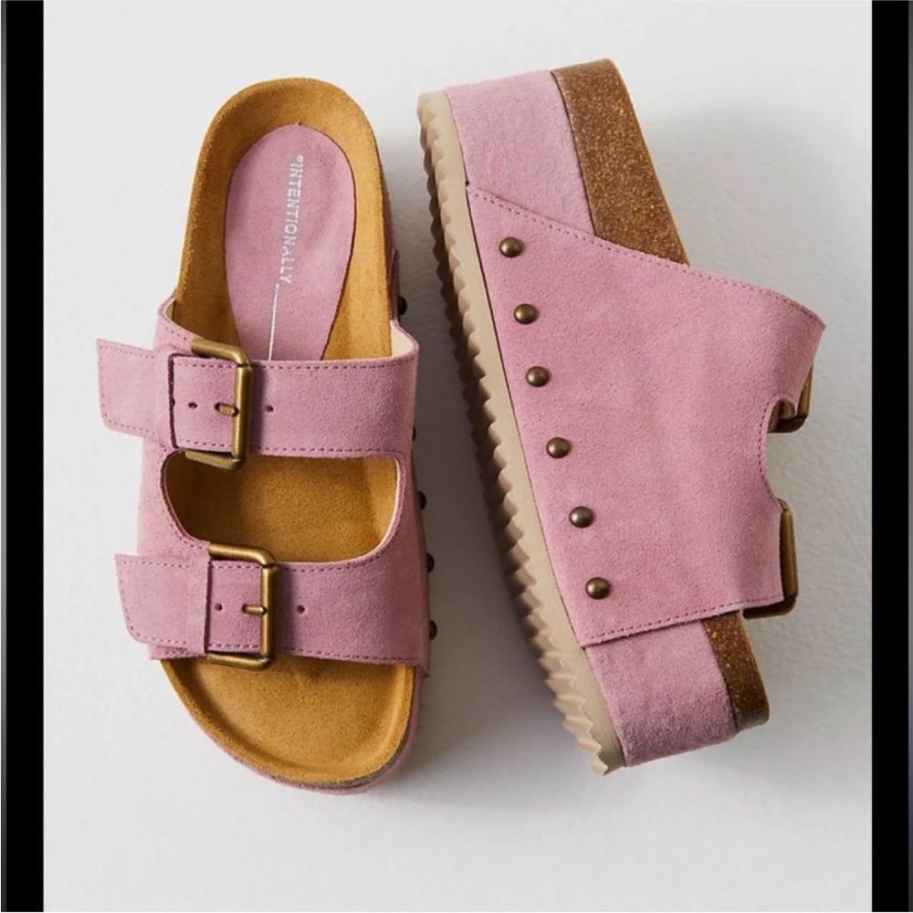 INTENTIONALLY BLANK 
Rule Breaker Flatform Sandals - Pink